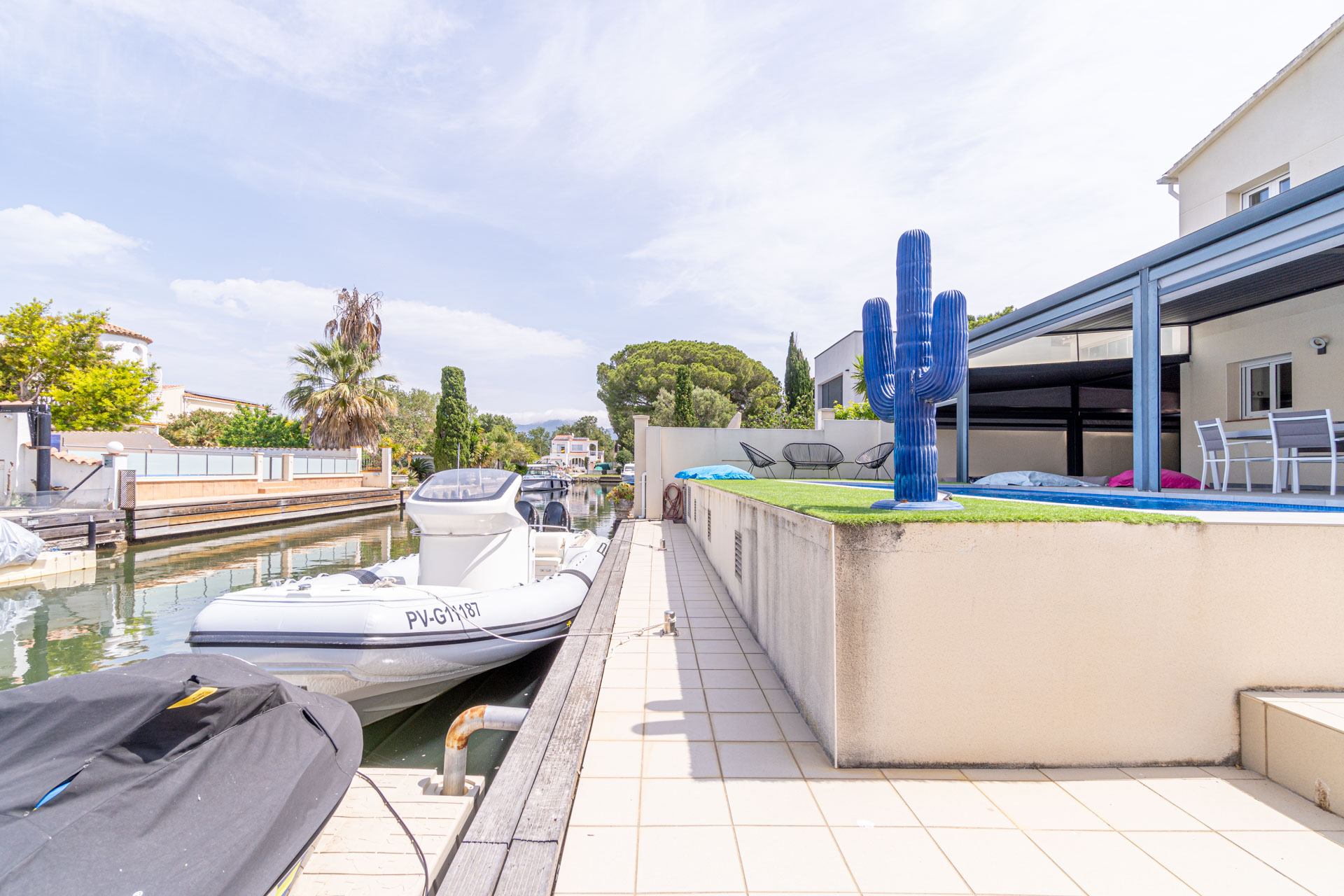 Villa piscine bord de canal 4 chambres – Empuriabrava