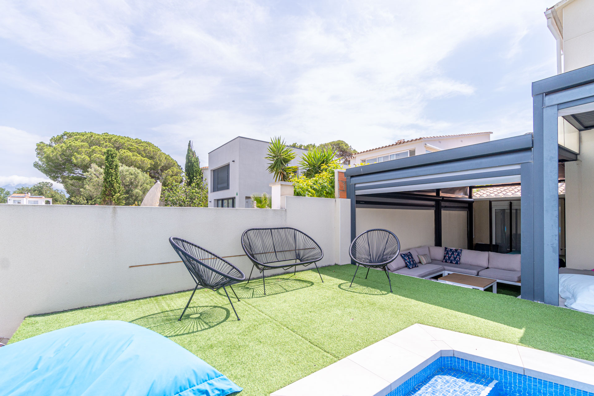 Villa piscine bord de canal 4 chambres – Empuriabrava