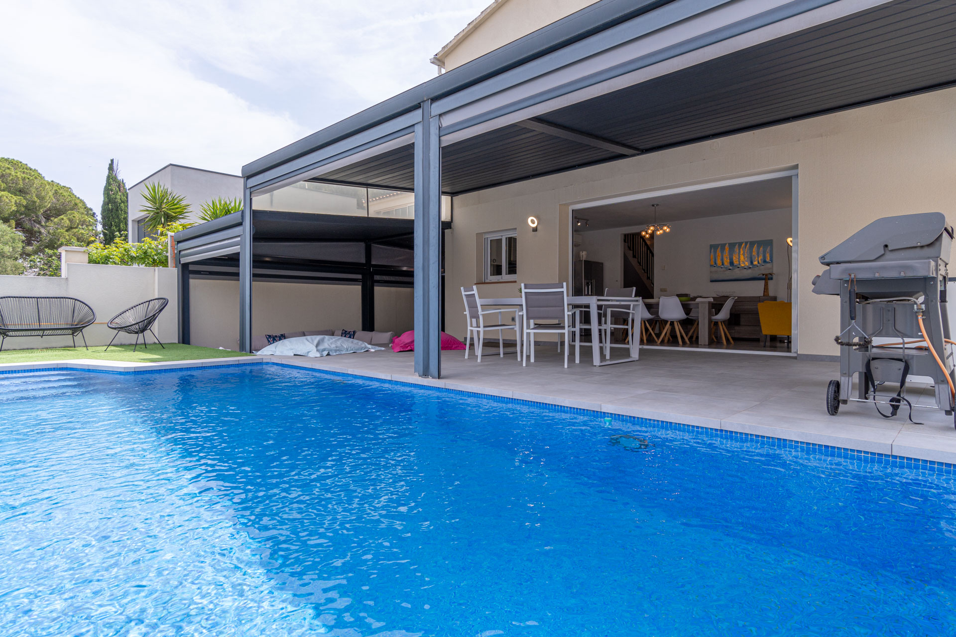 Villa piscine bord de canal 4 chambres – Empuriabrava