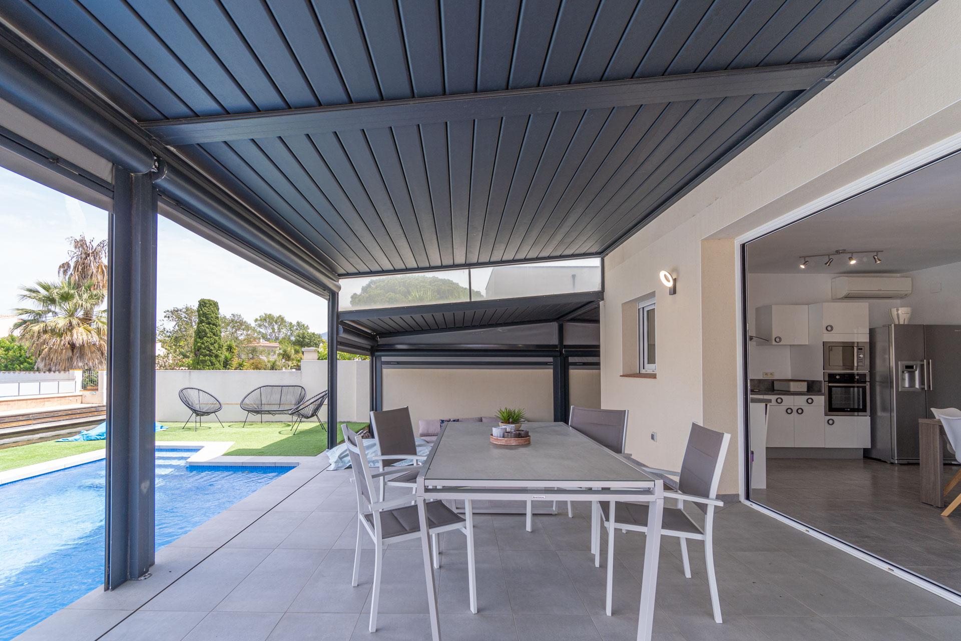Villa piscine bord de canal 4 chambres – Empuriabrava