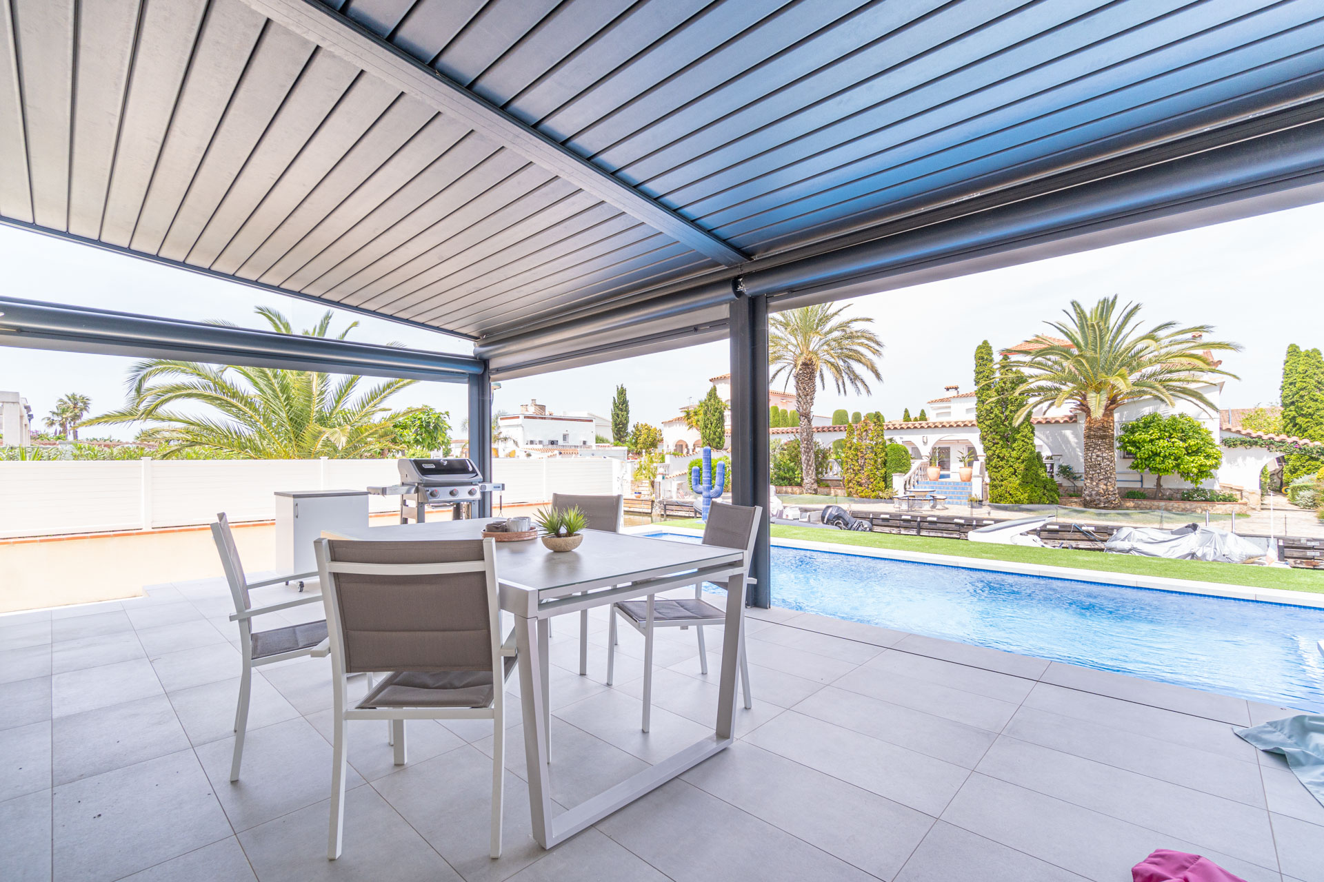 Villa piscine bord de canal 4 chambres – Empuriabrava
