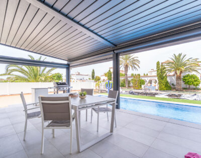 Villa piscine bord de canal 4 chambres – Empuriabrava