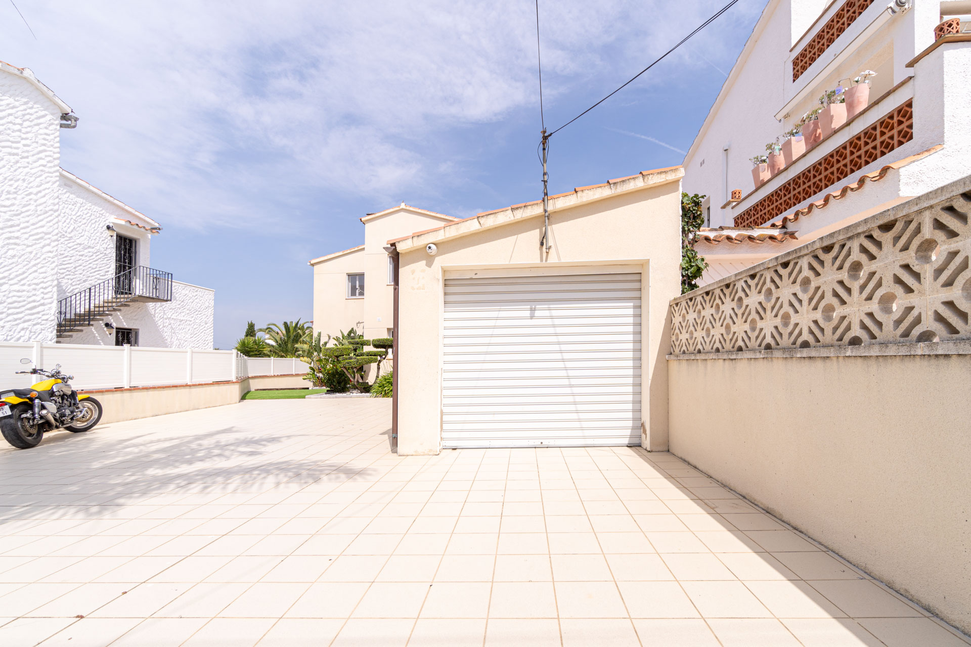 Villa piscine bord de canal 4 chambres – Empuriabrava