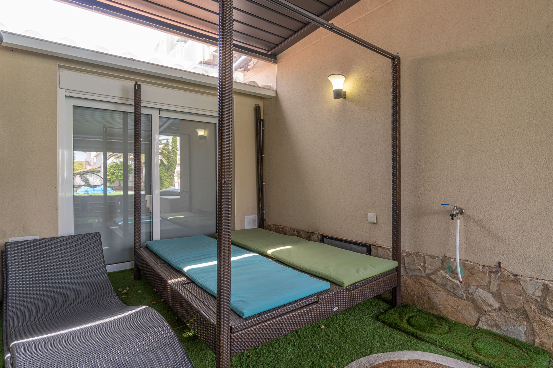 Villa piscine bord de canal 4 chambres – Empuriabrava