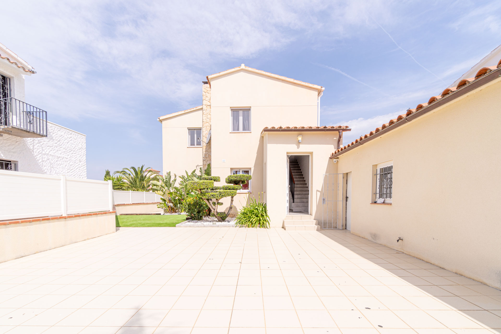 Villa piscine bord de canal 4 chambres – Empuriabrava