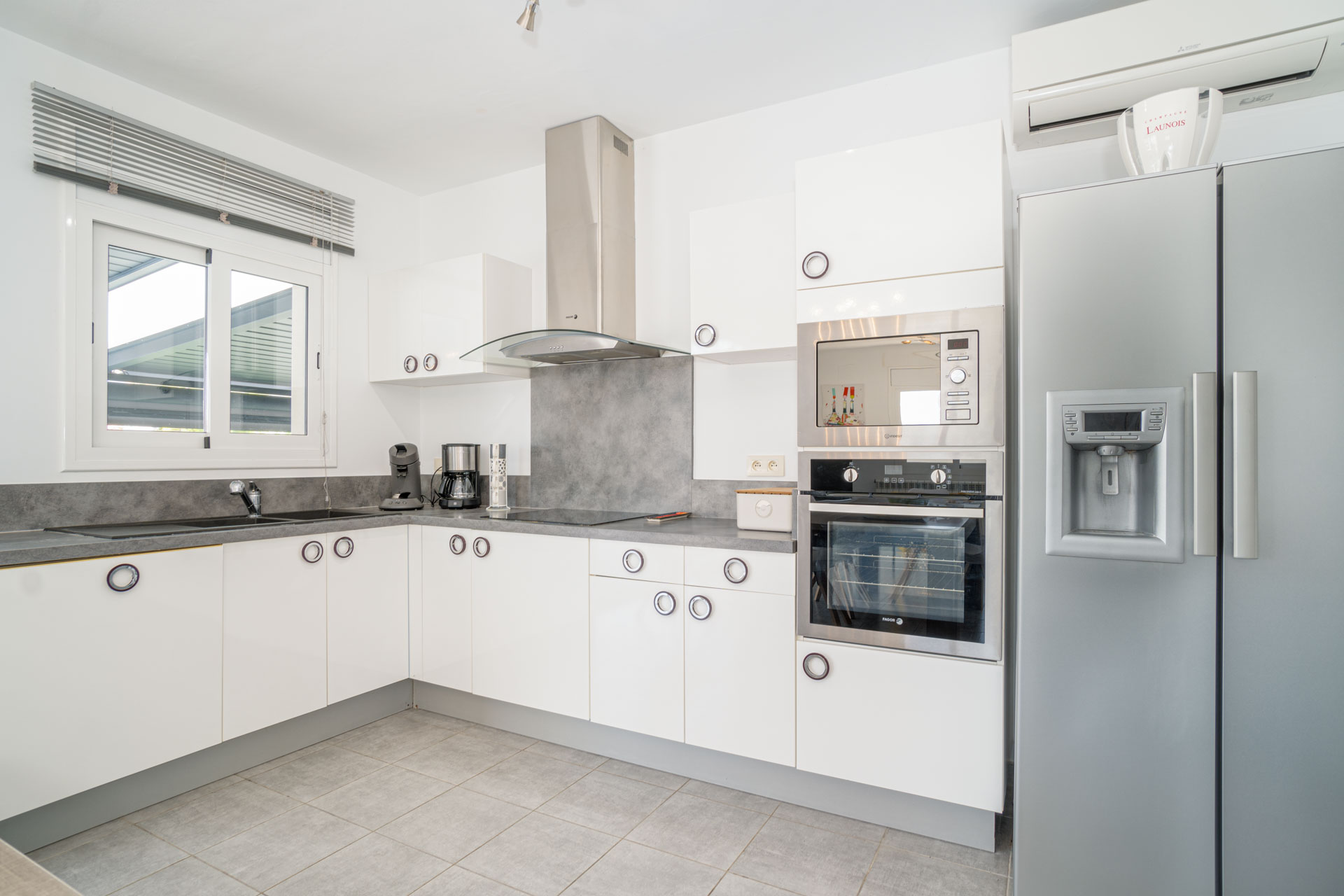 Villa piscine bord de canal 4 chambres – Empuriabrava