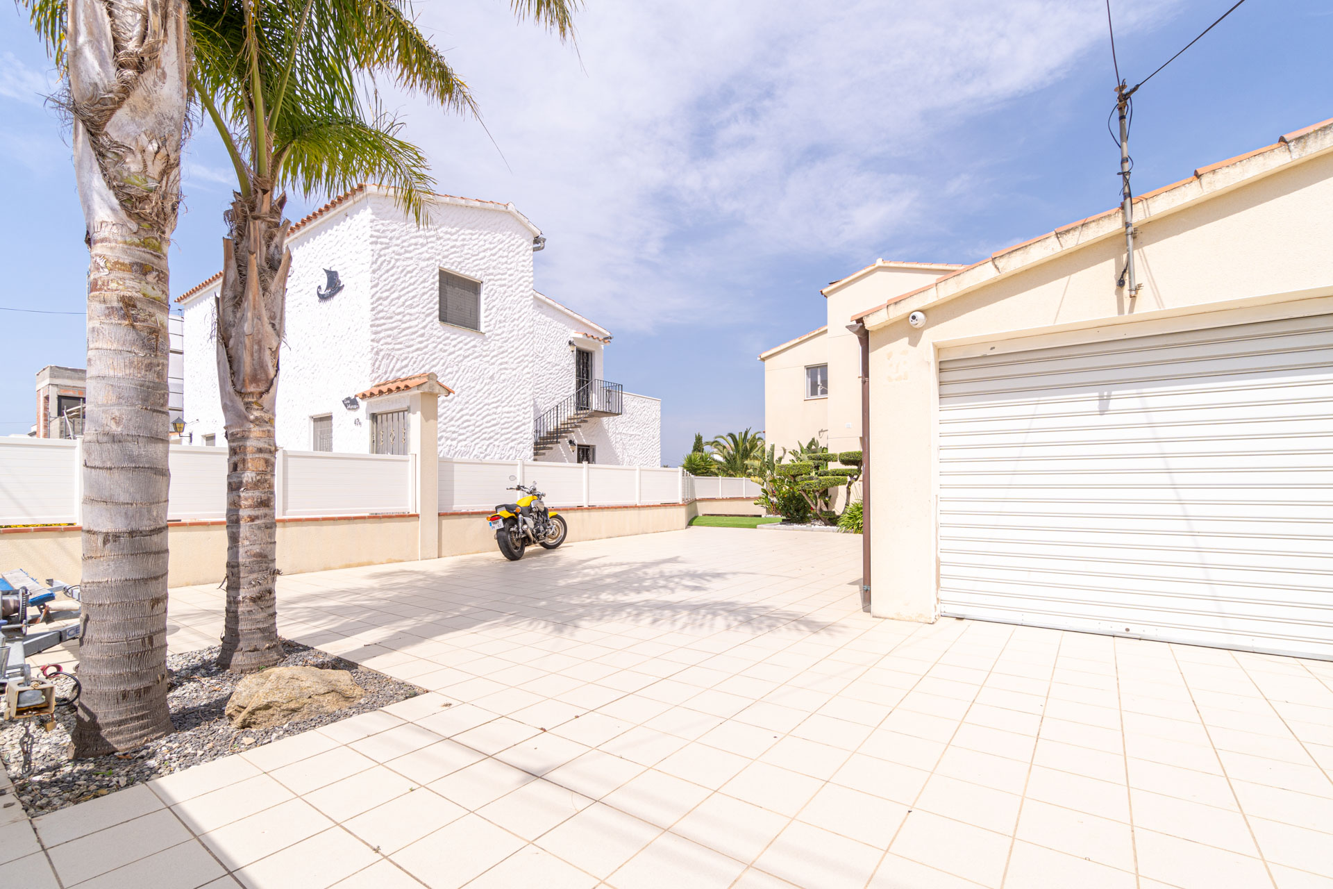 Villa piscine bord de canal 4 chambres – Empuriabrava