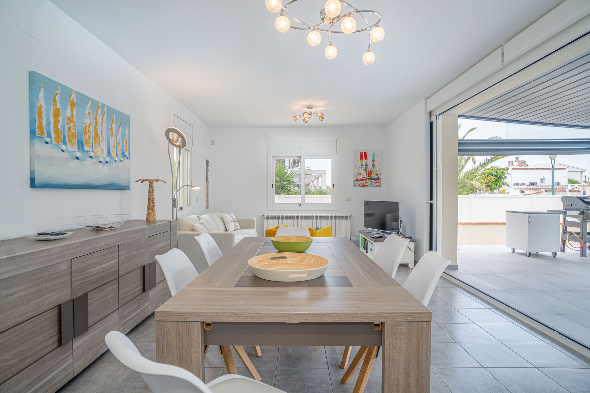 Villa piscine bord de canal 4 chambres – Empuriabrava