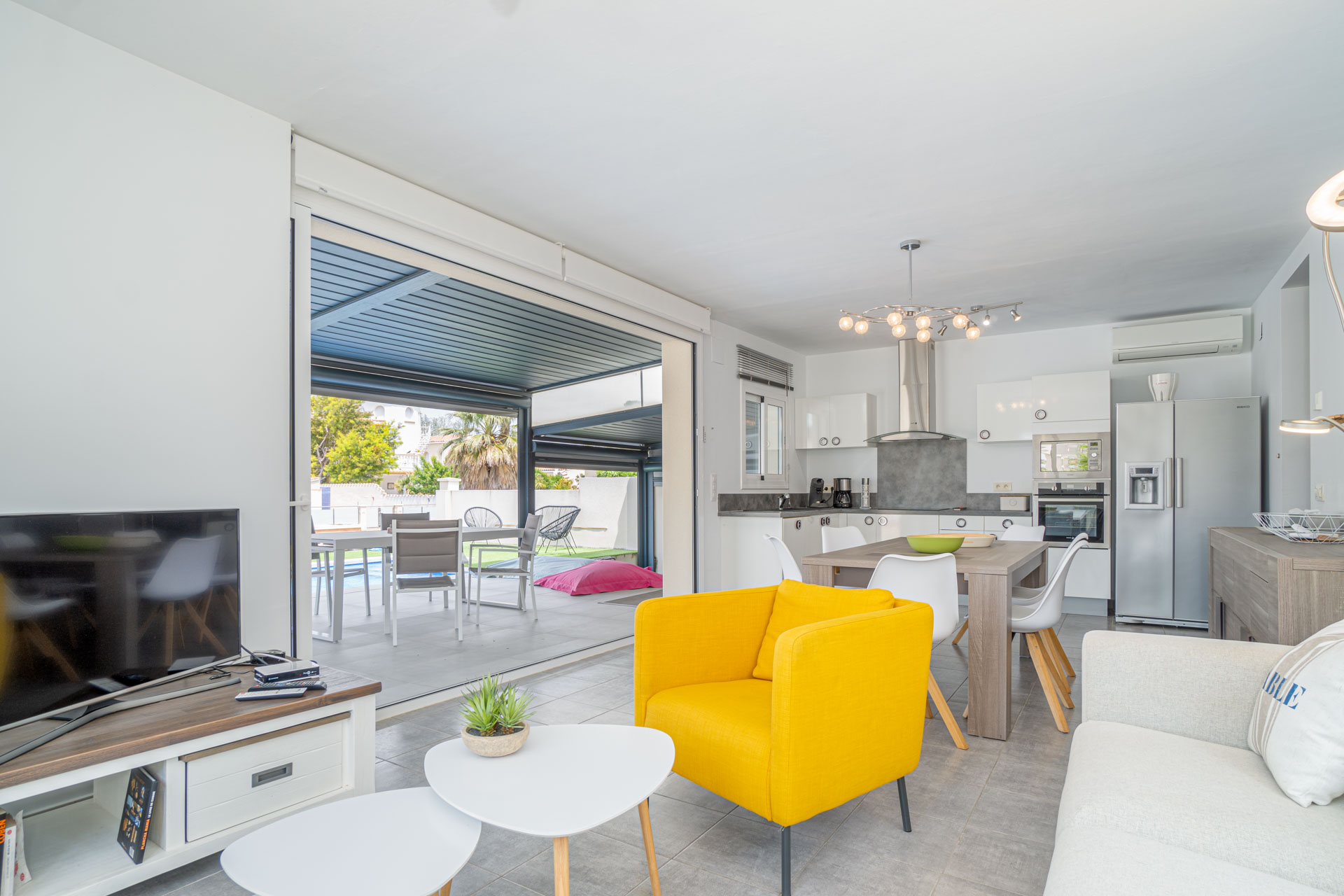 Villa piscine bord de canal 4 chambres – Empuriabrava