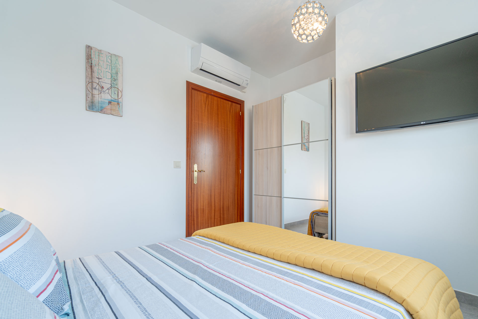 Villa piscine bord de canal 4 chambres – Empuriabrava
