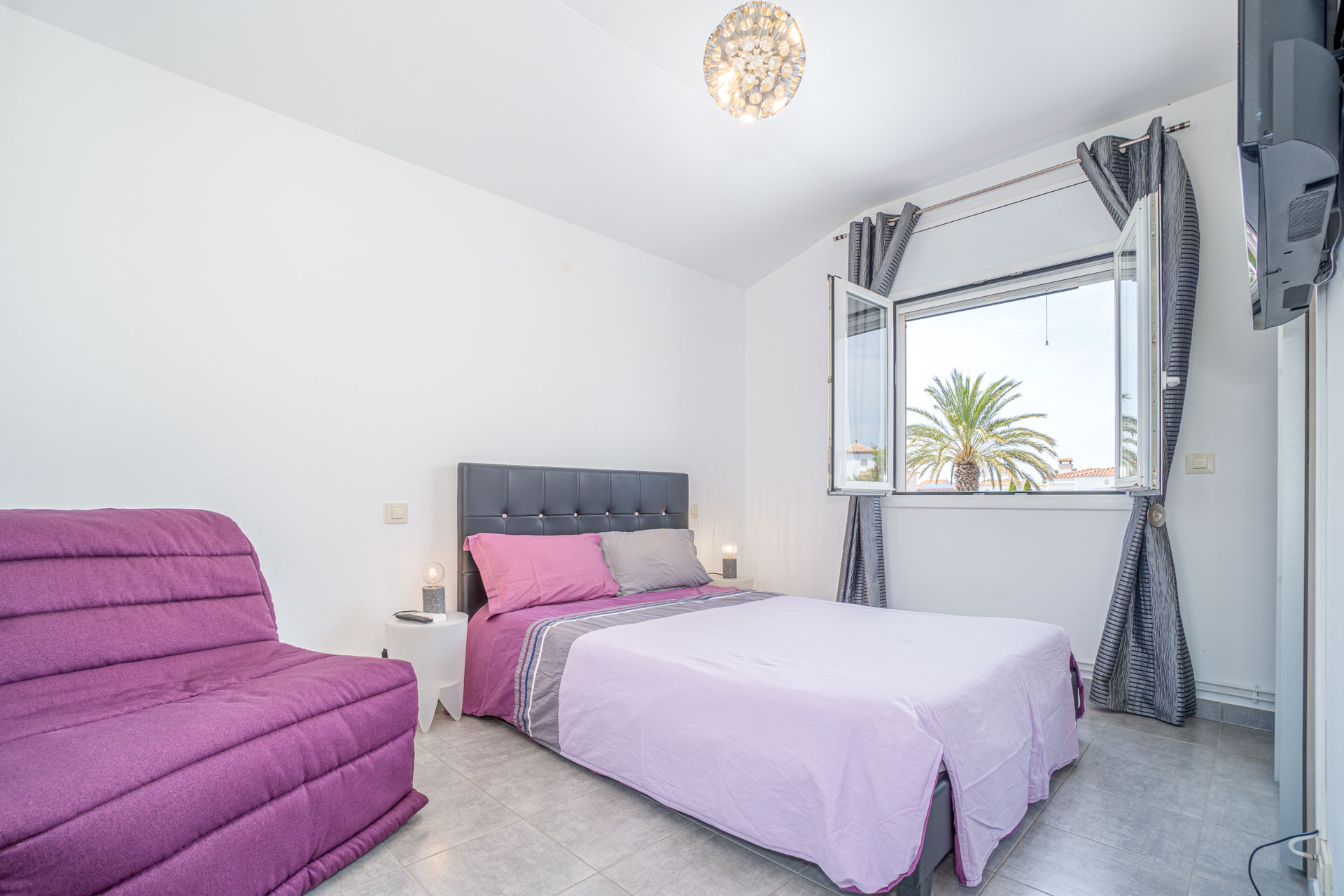 Villa piscine bord de canal 4 chambres – Empuriabrava